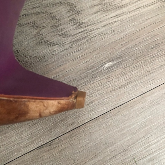 Goka Handmade Specialty Cobbled Leather Bootie - Picture 6 of 8